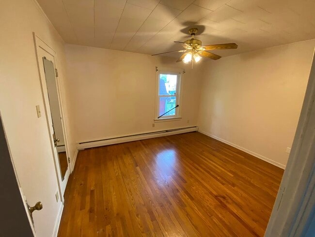 Photo - 123 Main St Unit B