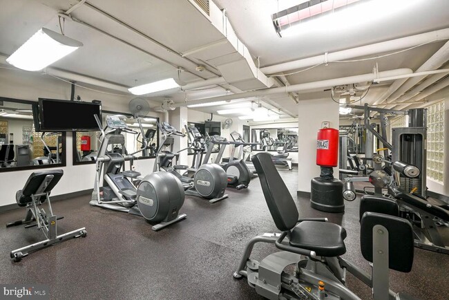 Photo - 950 25th St NW