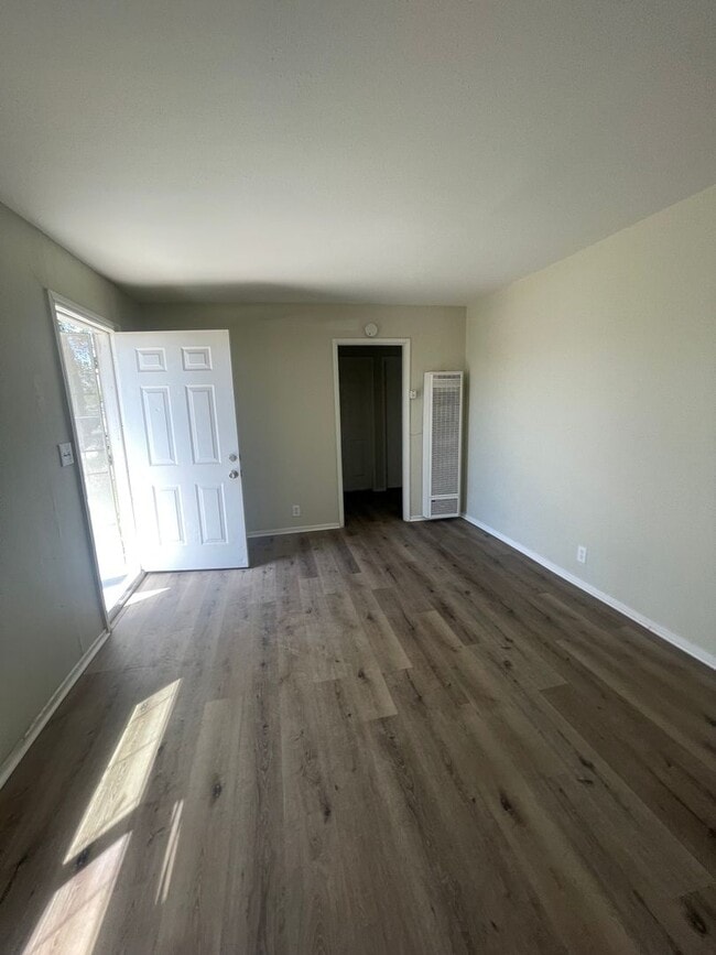 Photo - Comfortable Living in Mojave - Move In Ready 2bd & 1bth - Big Backyard