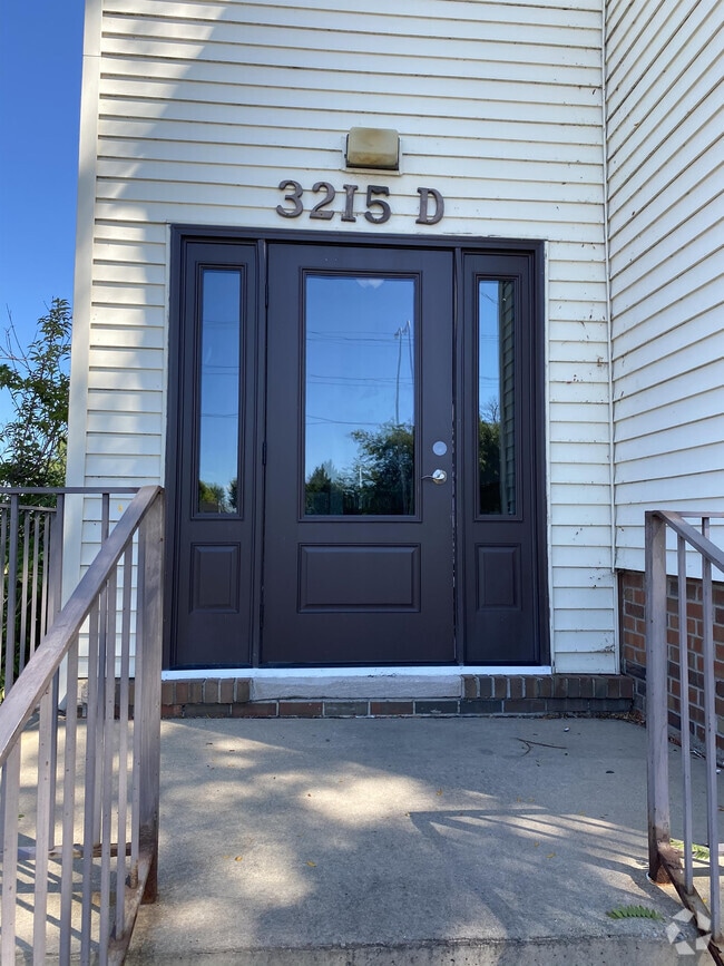 Building Photo - 3215 W Willow Knolls Dr Rental