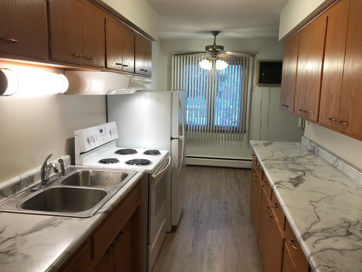 Photo - 996 Van Buren