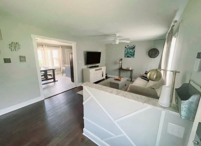 Photo - 1042 Interurban Ave