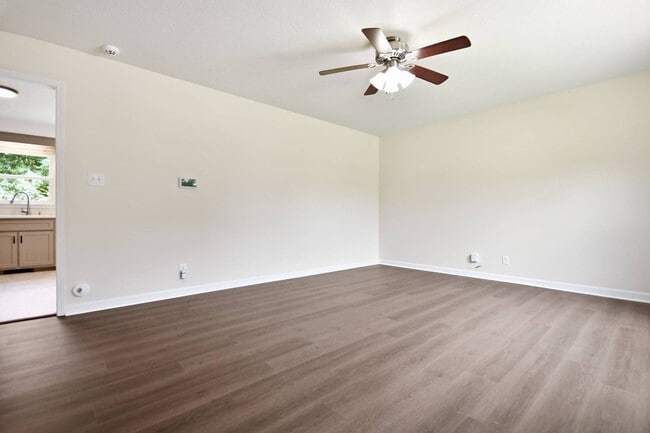 Photo - Pet Friendly Three Bedroom!