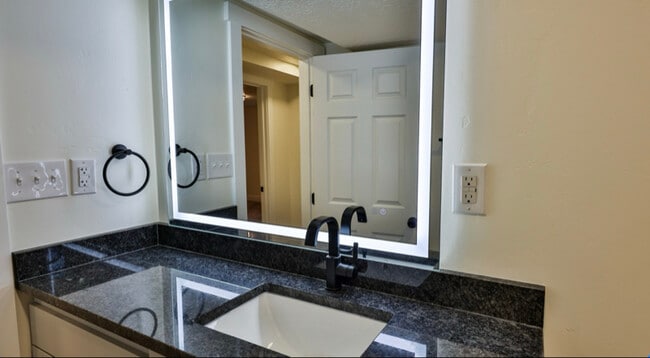 Photo - 350 W 2575 N