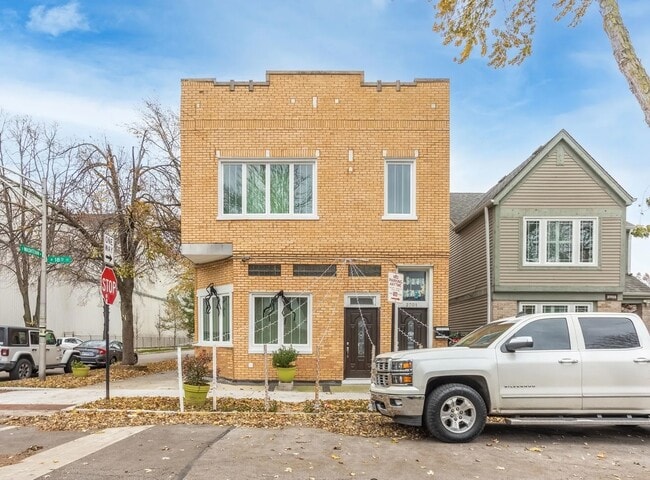 Building Photo - 2701 W 18th St Unit 2F