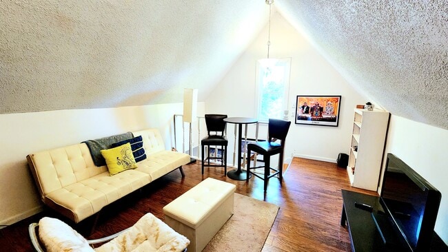 Photo - Jubilee House Unit 2 - Upstairs Loft