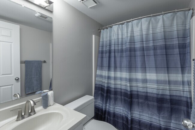 3BR, 2BR - 1,209 SF - Reserve at Regency Park