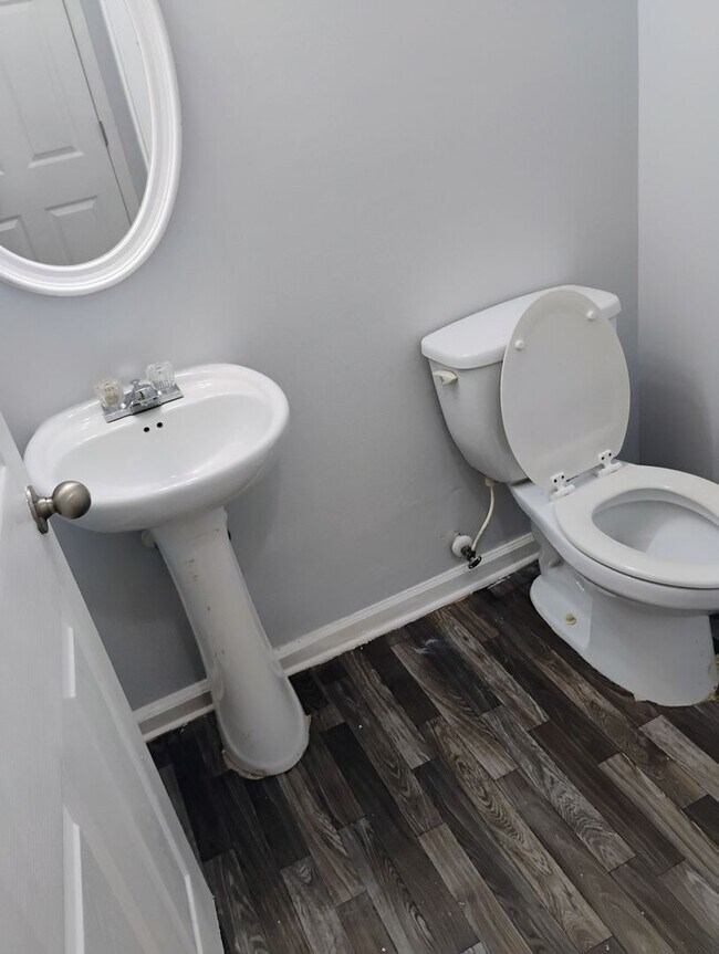 Photo - Gorgeous 3 Bedroom 2 Bath Townhome in Conv...