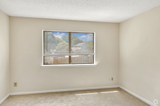 2BR, 1BA - 900SF - Bedroom