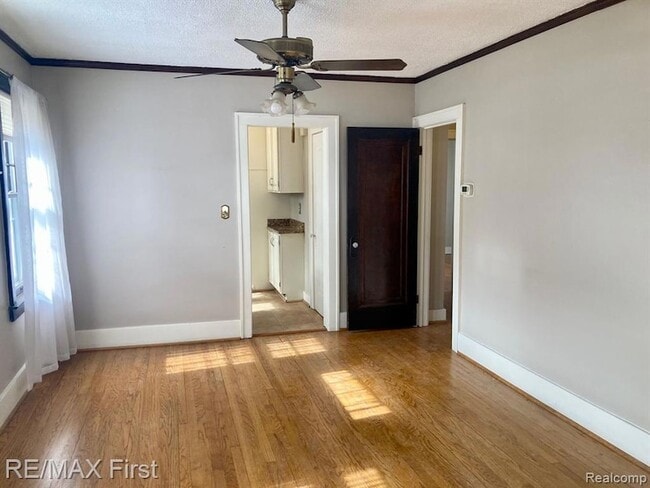 Photo - 220 Oakdale St