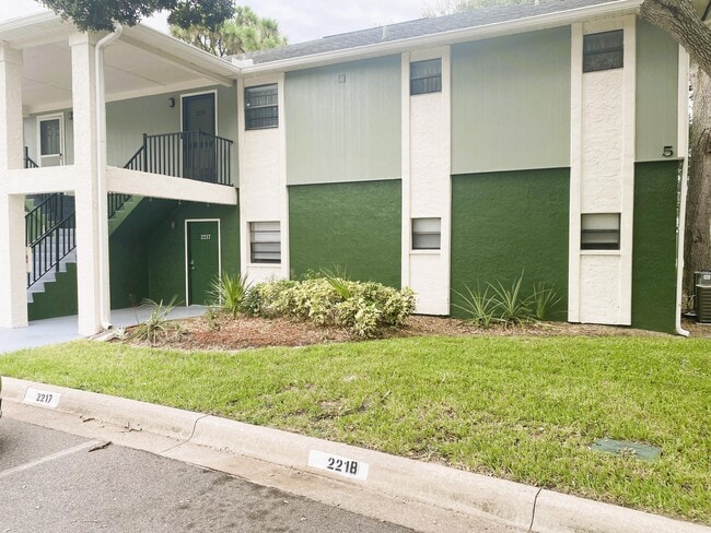 Building Photo - 2217 Flower Tree Cir