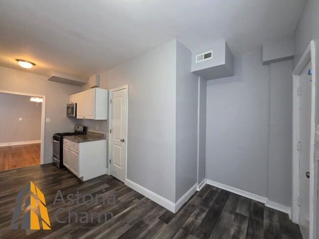 Photo - 607 E 41st St