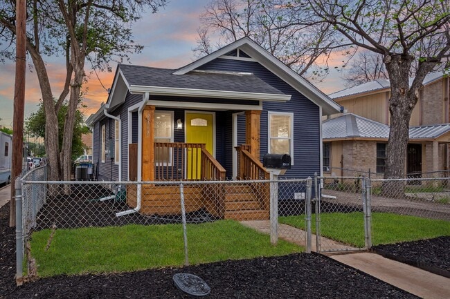 Building Photo - 2302 S Navidad St