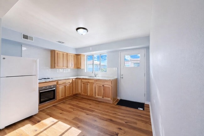 Photo - 10 Garden Dr Unit 8