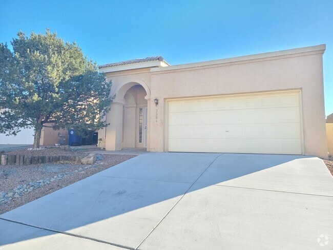 Building Photo - Beautiful 3BR/2BA home in Great NE Heights...