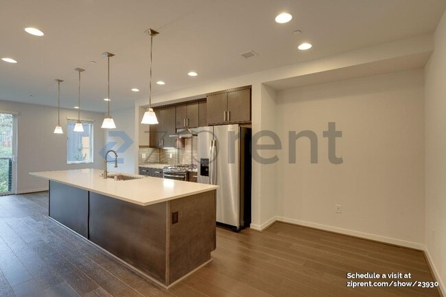 Building Photo - 3300 NE 65th St Rental