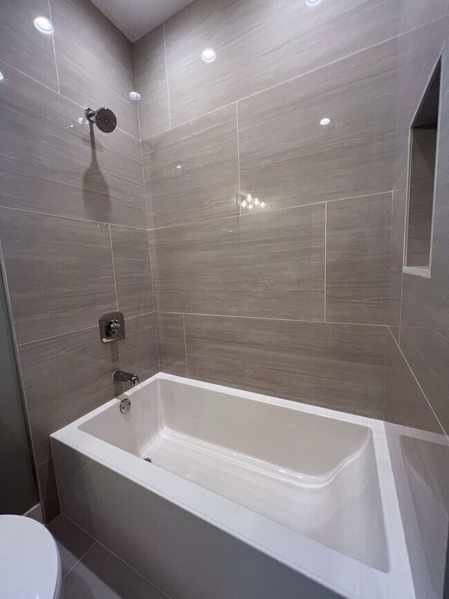 Photo - 4231 S Champlain Ave Unidad 1