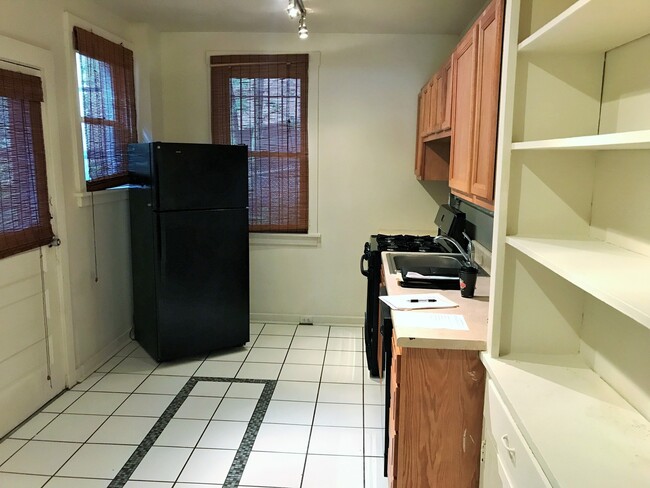 Photo - SPACIOUS OAKLAND HOUSE WITH LAUNDRY IN UNI...