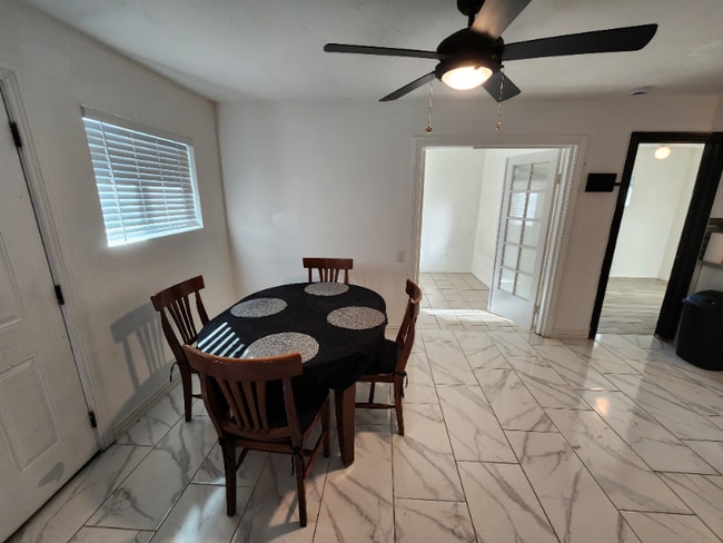 Photo - 3518 W Lynwood St