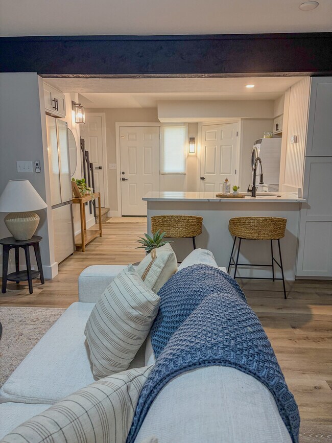 2BD, 1BA - 900SF - Living Room