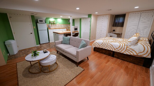 Building Photo - 21 Lake St Unit 3 Rental