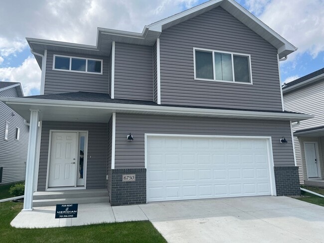 Building Photo - 4 Bed 2 Bath Single Family Home