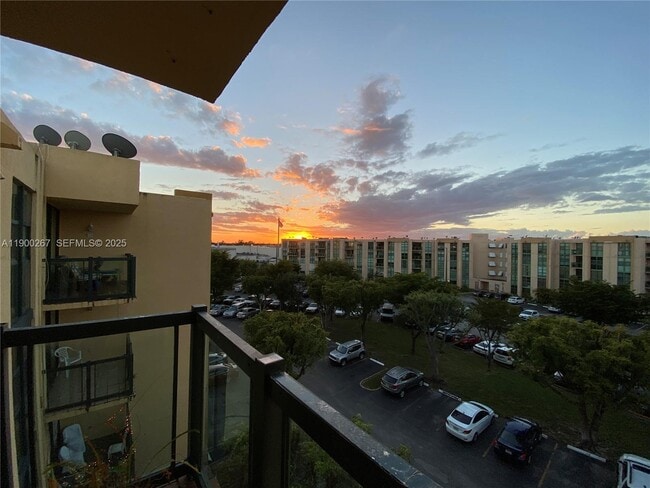 Building Photo - 11800 SW 18th St Unit 514-4