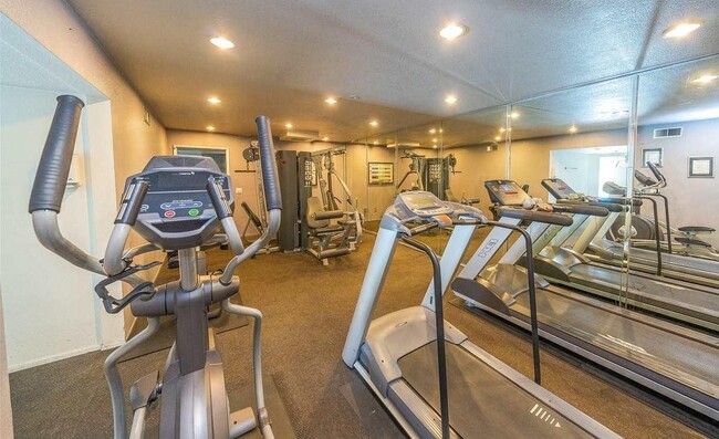 Photo - 680 Dartmore Ln