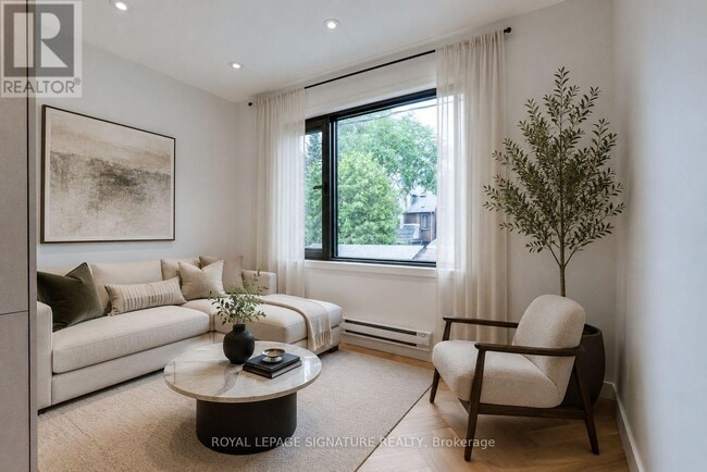 Photo - 390 Palmerston Blvd