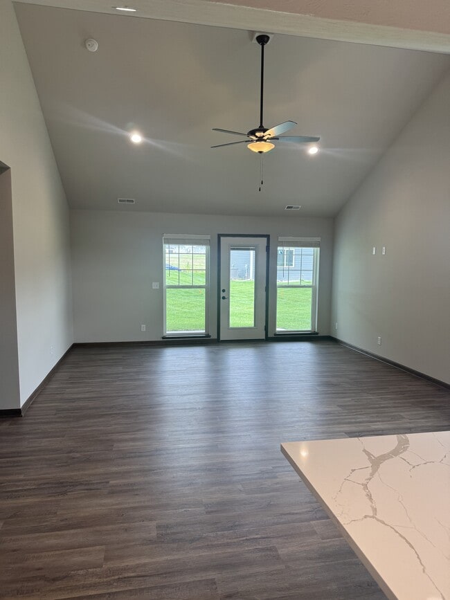 Photo - 204 W Ida Ln