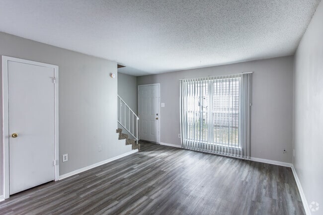 2BR, 1.5BA - 904SF - Living Room - Avery Park Apartments