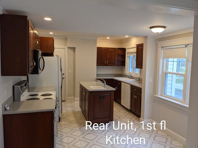 Building Photo - 69 Main St Unit B