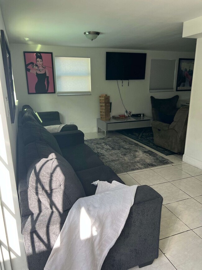 Photo - 712 SW 7th Terrace Unit SI ID1037652P