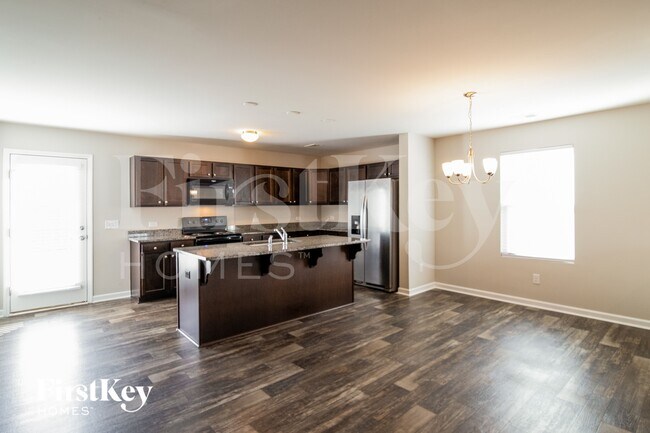 Photo - 143 Rockingham Way