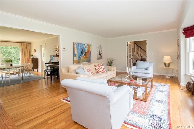 4 Dalphin Dr