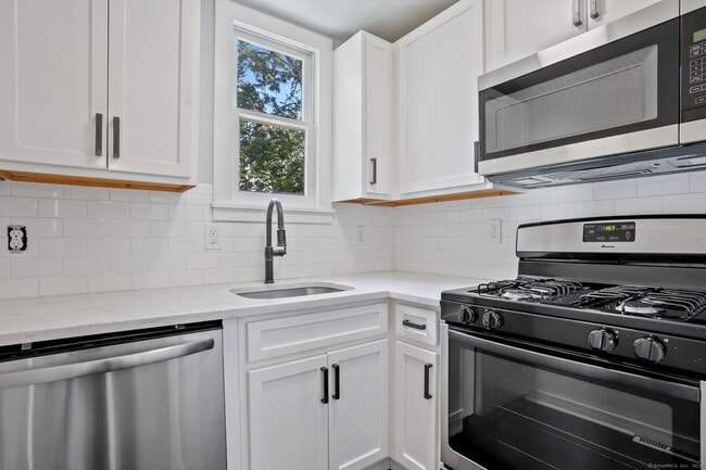 Photo - 28 Bridgeport Ave