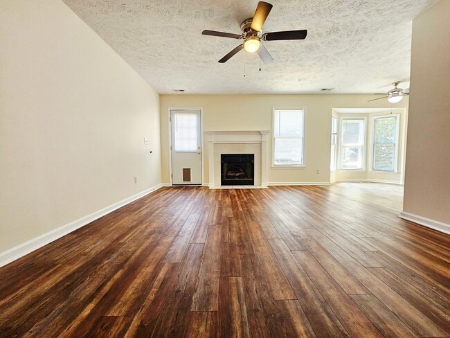 Photo - Three Bedroom With Large Bonus Room