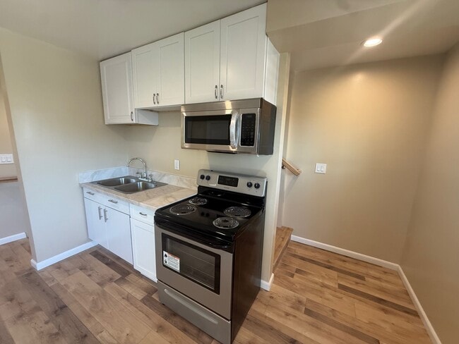 Building Photo - 4860 Palm Ave