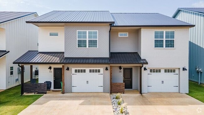 Building Photo - First Month Free! Pet Promo! Luxury 3 Bedr... Rental