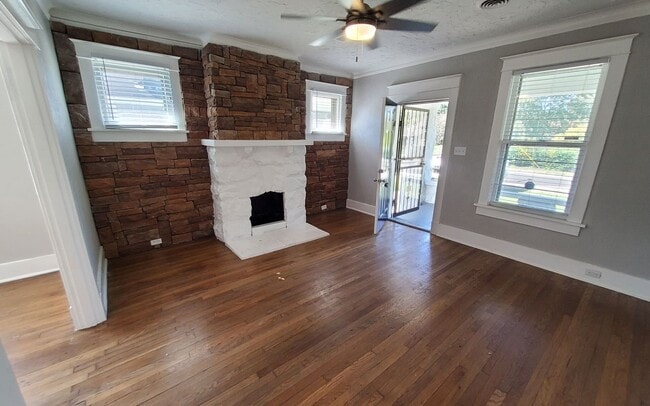 Photo - 668 Stonewall St