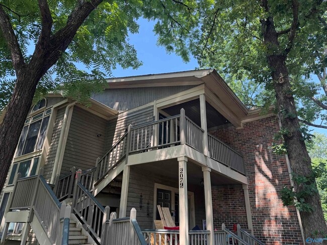 Building Photo - 2083 Woodlawn Dr SW Unit 2083