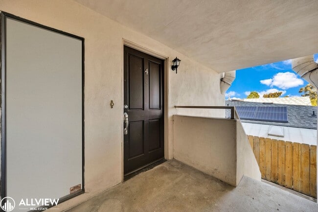 Photo - 2 Bed/2 Bath Talmadge Townhome with Garage