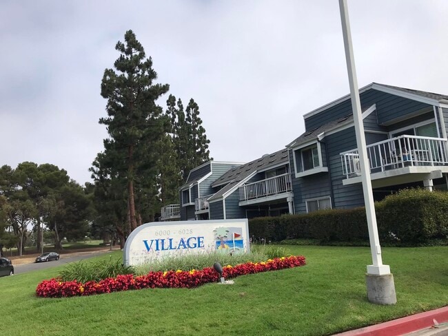 Building Photo - 6000 Bixby Village Dr Unit #13