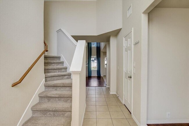 Photo - 537 Golden Creek Dr