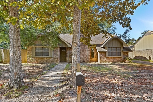 Photo - 208 Cliffbrook Ln