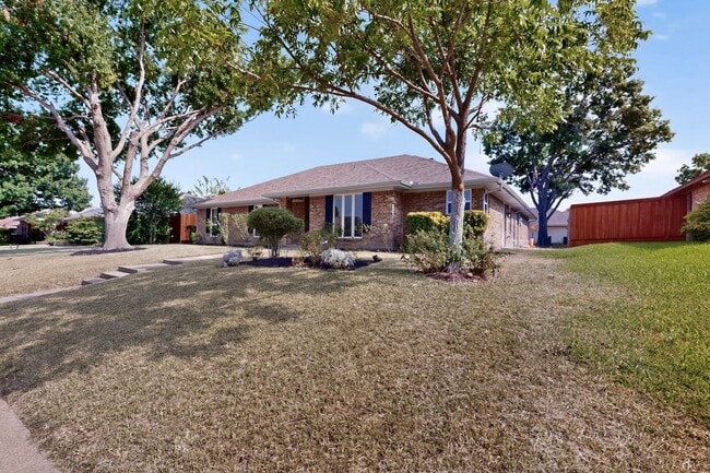 Photo - 2200 Winona Dr
