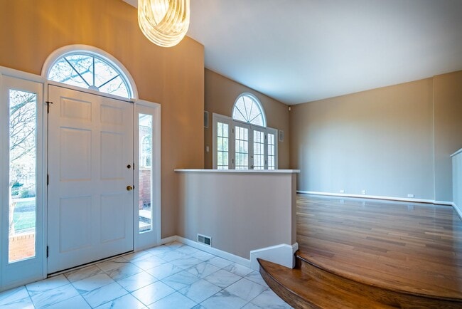 Photo - Luxurious 3 Bed 3 Full 1 Half Bath Brick Townhome In Beautiful Gresham Place