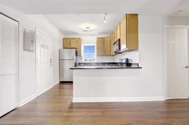 2 br, 1 bath Condo - 3516 N Hamlin Ave - 2 br, 1 bath Condo - 3516 N Hamlin Ave