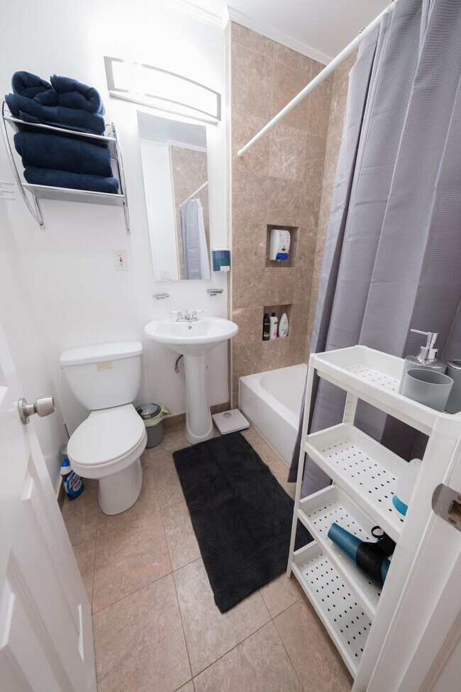 Photo - 305 E 104th St Unidad ID1032006P