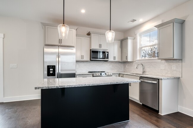 Photo - 2009 23rd Ave N